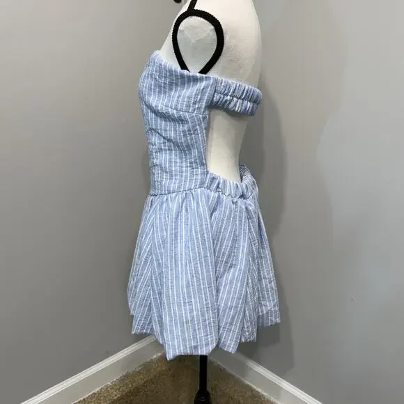 Urban Outfitters Kimchi Blue & White Medium Strapless Open-Back Bubble Romper - Picture 2 of 13